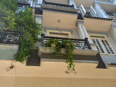 Cho thuê pjongf khép kín chính chủ t2 6304