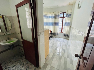 Nhà ngộp Q5 Cao Đạt 4 tầng,hạ gần 1tỷ, HXH chỉ nhỉnh 4tỷ 1