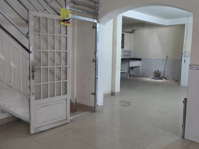 Cho thuê pjongf khép kín chính chủ t2 6673
