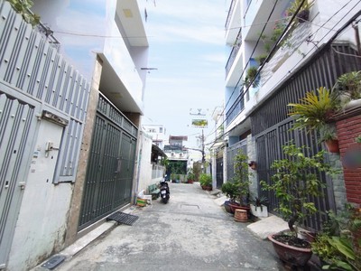 Cách gò dầu và  nguyễn súy 300m. dt 4x14, 4 tầng. giá 6tỷ tl 2