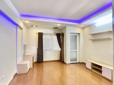 Cho thuê pjongf khép kín chính chủ t2 8399