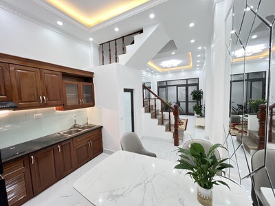 Cho thuê pjongf khép kín chính chủ t2 8366
