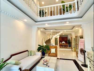 Cho thuê pjongf khép kín chính chủ t2 8378