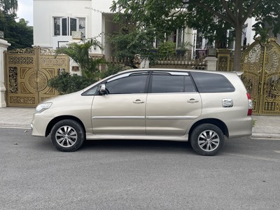 Tôi cần bán chiếc xe ô tô toyota innova 2.0E sx 2016 mau ghi vàng 1