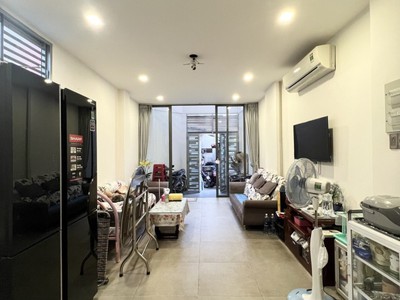Cho thuê pjongf khép kín chính chủ t2 9795