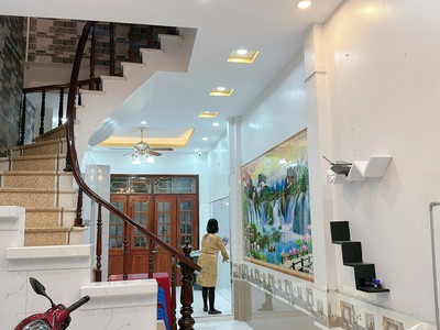 Cho thuê pjongf khép kín chính chủ t2 9688