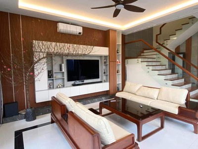 Cho thuê pjongf khép kín chính chủ t2 9837