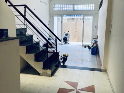 Cho thuê nhà nguyên căn, kho xưởng 180m2 đường cầu xéo quận Tân Phú. 0