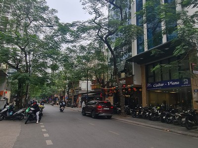 Cần người phụ bán đồ uống tại cửa hàng 490