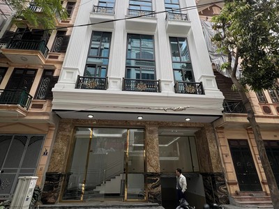 Cho thuê pjongf khép kín chính chủ t2 9844