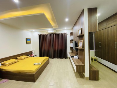 Cần người phụ bán đồ uống tại cửa hàng 812
