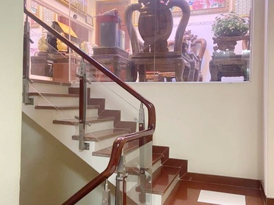 Cần người phụ bán đồ uống tại cửa hàng 1642