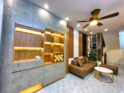 Cần người phụ bán đồ uống tại cửa hàng 906