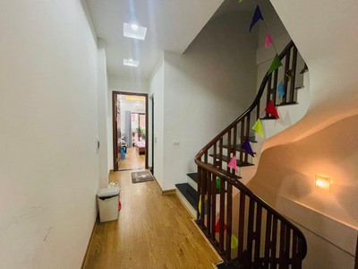 Cần người phụ bán đồ uống tại cửa hàng 2062
