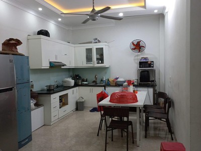 Cần người phụ bán đồ uống tại cửa hàng 2064