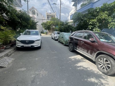 Cần người phụ bán đồ uống tại cửa hàng 552
