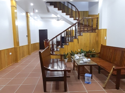 Bán nhà ngọc thuỵ cách cầu long biên 300m. oto đỗ cửa vào nhà, diện tích 60m2, 5 tầng, giá : 5.7 1