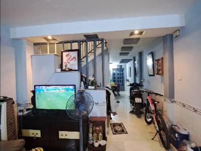 Cần người phụ bán đồ uống tại cửa hàng 1402