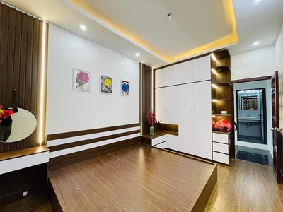 Cần người phụ bán đồ uống tại cửa hàng 905