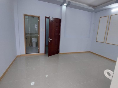 Cần người phụ bán đồ uống tại cửa hàng 1094