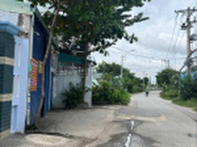 Cần người phụ bán đồ uống tại cửa hàng 1358