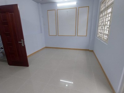 Cần người phụ bán đồ uống tại cửa hàng 1051