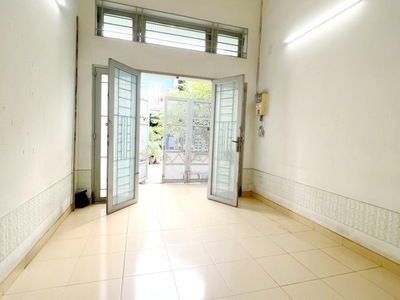 Cần người phụ bán đồ uống tại cửa hàng 1304