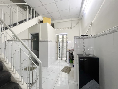 Cần người phụ bán đồ uống tại cửa hàng 1463
