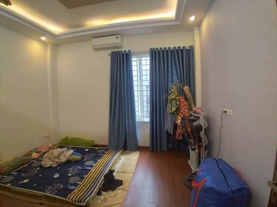 Cần người phụ bán đồ uống tại cửa hàng 784