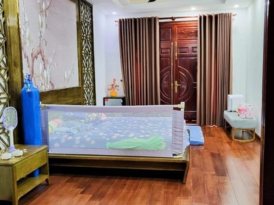 Cần người phụ bán đồ uống tại cửa hàng 2061