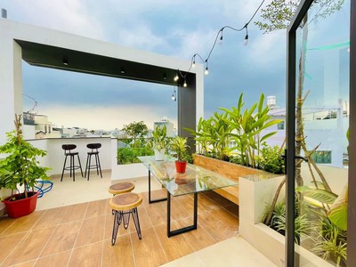 Cần người phụ bán đồ uống tại cửa hàng 2104