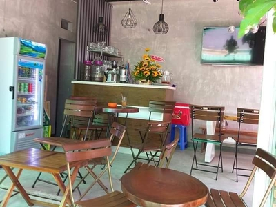 Cần người phụ bán đồ uống tại cửa hàng 2085