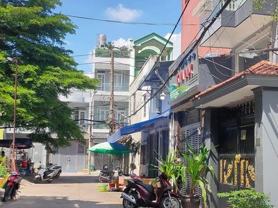 Cần người phụ bán đồ uống tại cửa hàng 2100