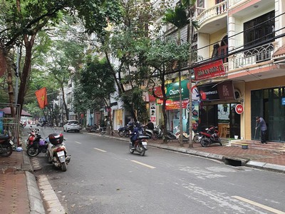 Cần người phụ bán đồ uống tại cửa hàng 1704