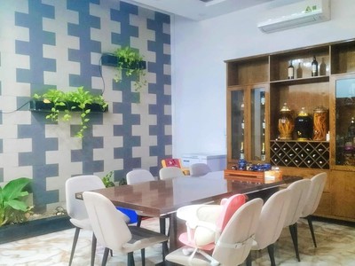 Cần người phụ bán đồ uống tại cửa hàng 2060