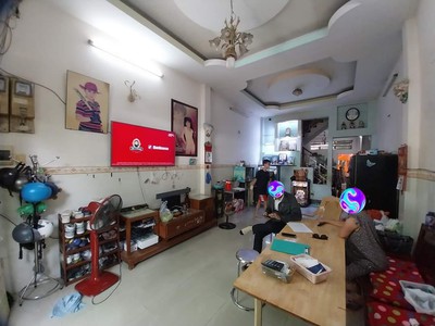 Cần người phụ bán đồ uống tại cửa hàng 567