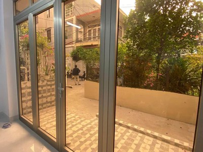 Cần người phụ bán đồ uống tại cửa hàng 1424