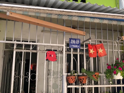 Cần người phụ bán đồ uống tại cửa hàng 1740