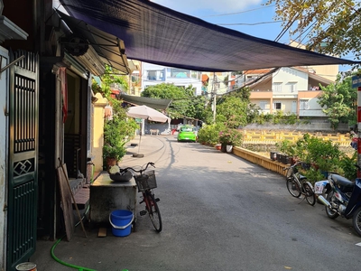 Cần người phụ bán đồ uống tại cửa hàng 1273