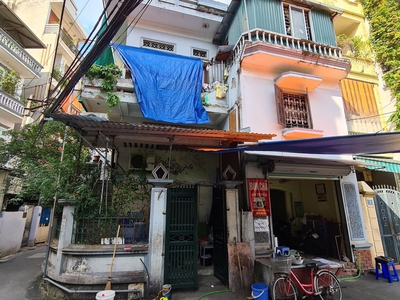 Cần người phụ bán đồ uống tại cửa hàng 1272
