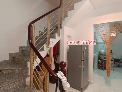 Cần người phụ bán đồ uống tại cửa hàng 590