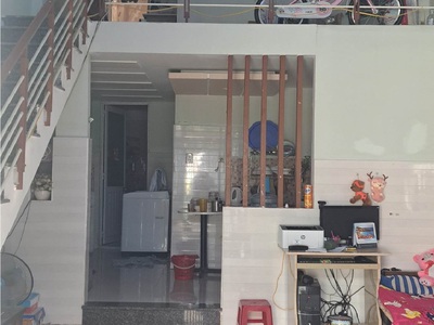 Cần người phụ bán đồ uống tại cửa hàng 598