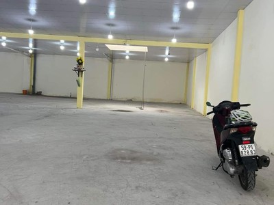 Cần người phụ bán đồ uống tại cửa hàng 548