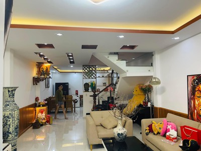 Cần người phụ bán đồ uống tại cửa hàng 2114