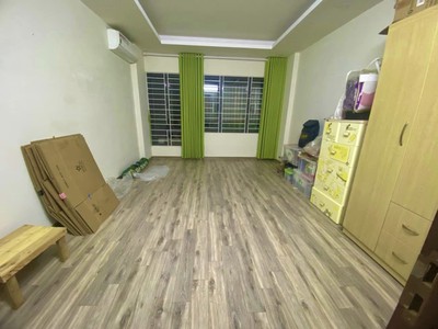 Cần người phụ bán đồ uống tại cửa hàng 1435