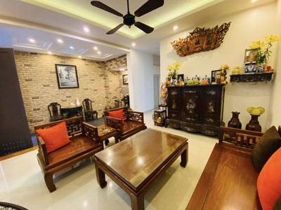 Cần người phụ bán đồ uống tại cửa hàng 821