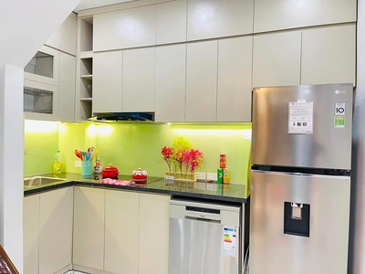 Cần người phụ bán đồ uống tại cửa hàng 902