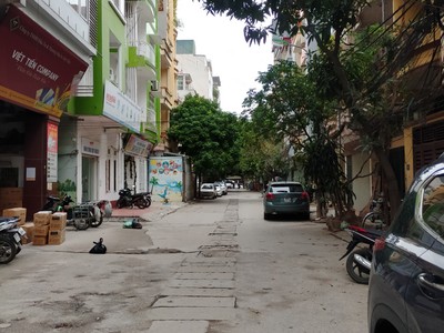 Cần người phụ bán đồ uống tại cửa hàng 827