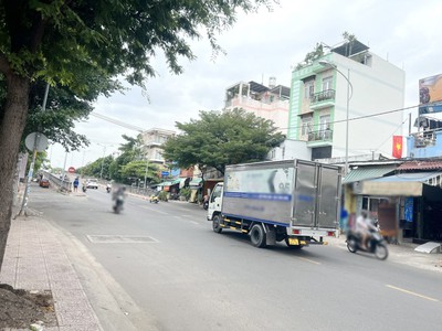 Cần người phụ bán đồ uống tại cửa hàng 1743