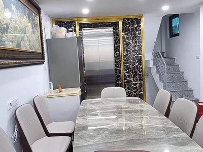 Cần người phụ bán đồ uống tại cửa hàng 881